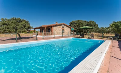 Casa con piscina Jailás
